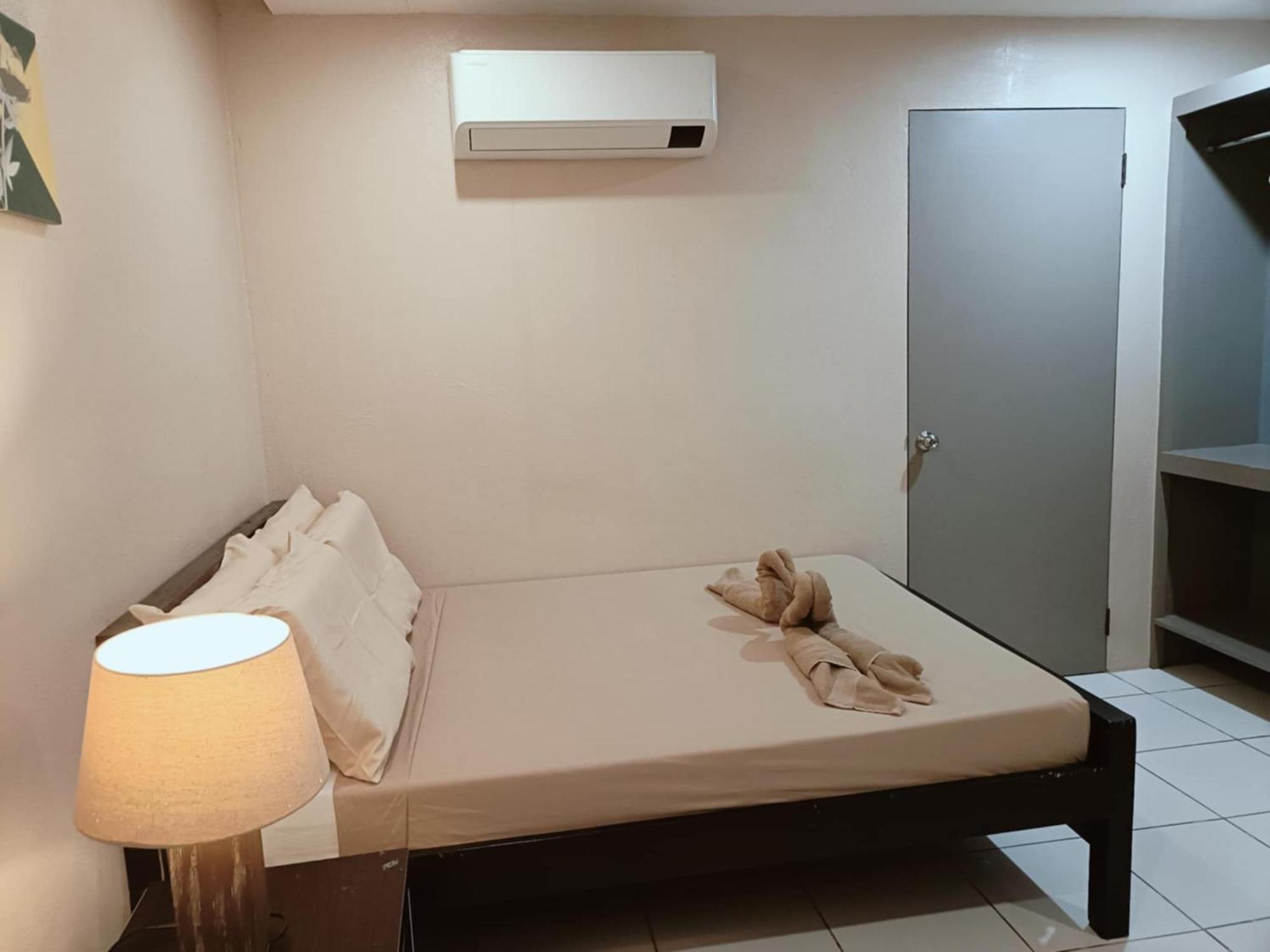 Claytown Pension House Dumaguete City ภายนอก รูปภาพ