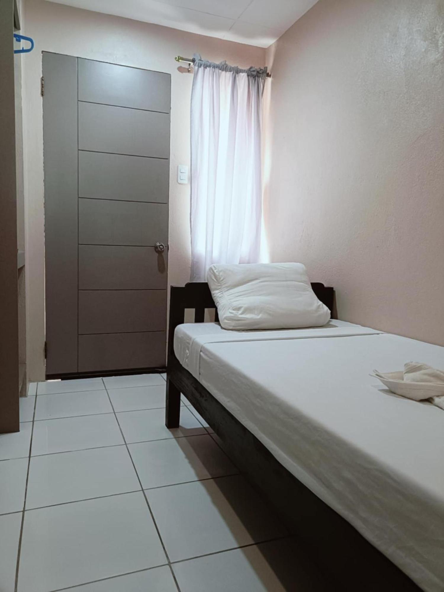 Claytown Pension House Dumaguete City ภายนอก รูปภาพ